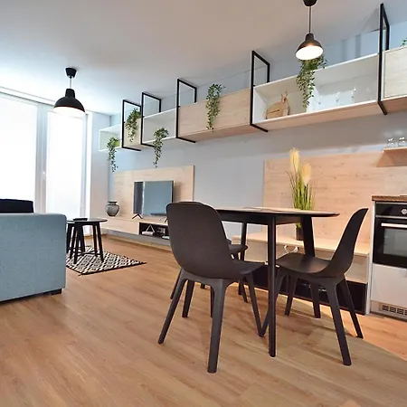 Cr Apartament *